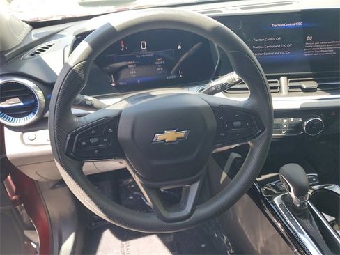 Used 2024 Chevrolet Trax LT image 5