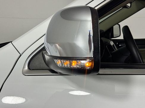 Used 2020 Jeep Grand Cherokee Overland AWD/4WD image 20