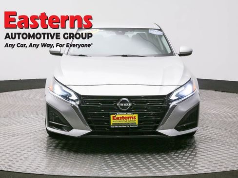 Used 2023 Nissan Altima 2.5 S image 2