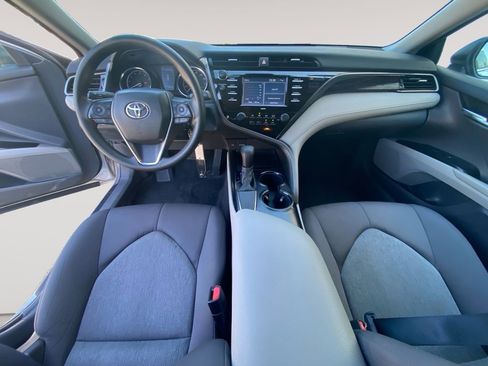 Used 2020 Toyota Camry LE FWD image 10