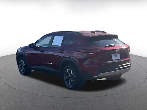 Used 2025 Chevrolet Trax LT image 11