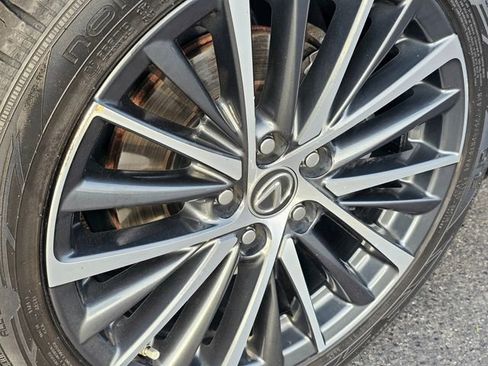 Used 2023 Lexus ES 350 w/ Premium Package FWD image 7