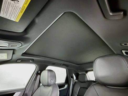 Certified 2025 Porsche Cayenne AWD/4WD image 21