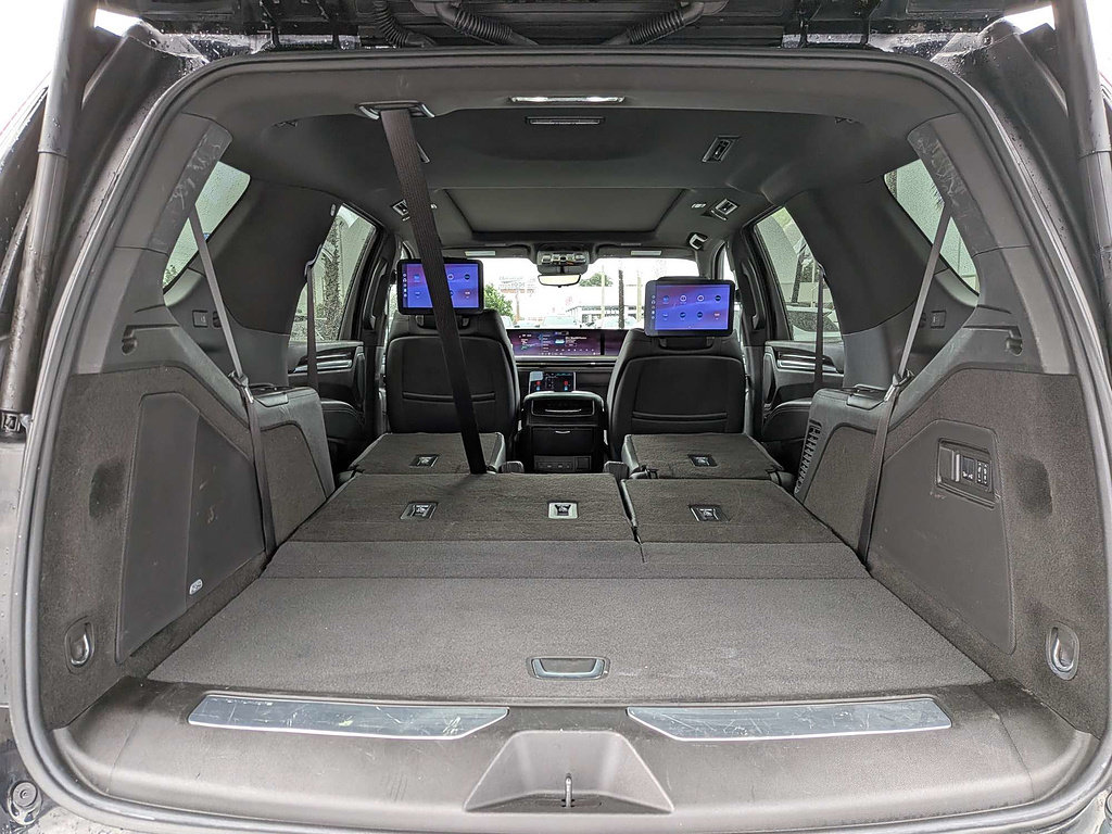 Certified 2025 Cadillac Escalade Premium Luxury AWD/4WD image 12