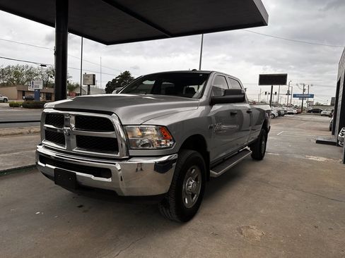 Used 2018 RAM 2500 Tradesman w/ Chrome Appearance Group image 4