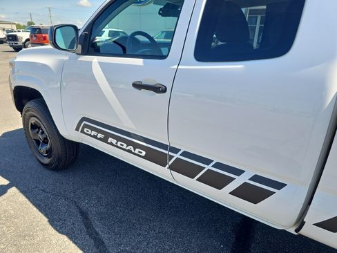Used 2019 Toyota Tacoma SR AWD/4WD image 11