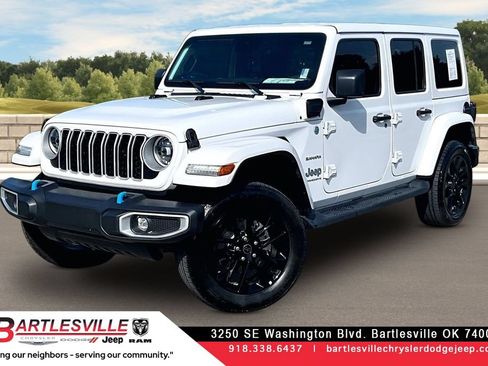 Used 2024 Jeep Wrangler Unlimited Sahara AWD/4WD image 1