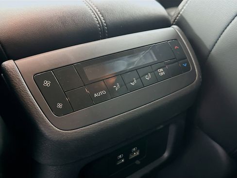 Used 2025 Nissan Pathfinder SL image 28