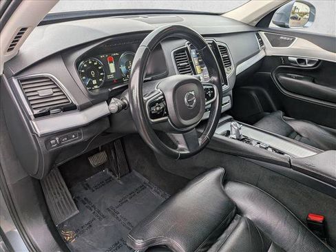 Used 2016 Volvo XC90 T8 Momentum w/ Vision Package image 9