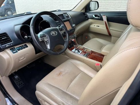 Used 2012 Toyota Highlander Limited w/ Tow Pkg AWD/4WD image 14