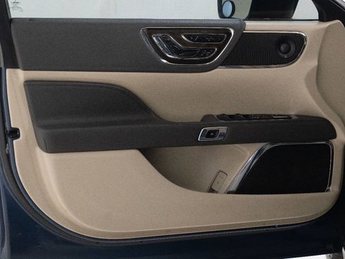 Used 2019 Lincoln Continental Reserve image 18