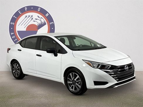 Used 2024 Nissan Versa S w/ S Plus Package image 2