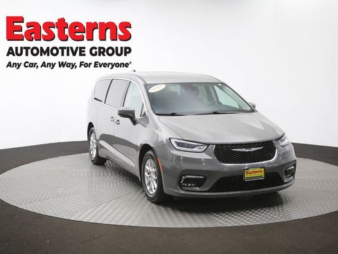 Used 2023 Chrysler Pacifica Touring-L FWD image 51