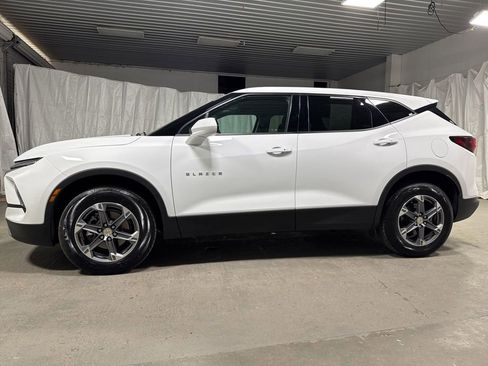 Used 2025 Chevrolet Blazer LT FWD image 4