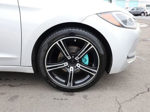 Used 2017 Hyundai Elantra SE image 24
