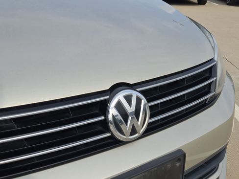 Used 2016 Volkswagen Jetta SE image 10