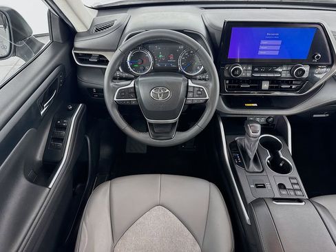 Used 2023 Toyota Highlander Bronze Edition image 26