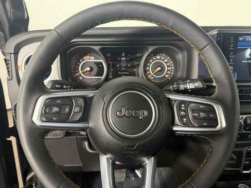 Used 2025 Jeep Wrangler Unlimited Sahara AWD/4WD image 22