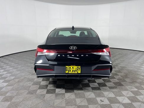 Used 2024 Hyundai Elantra SE image 7