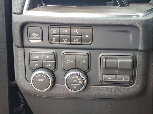 New 2026 Chevrolet Suburban Premier AWD/4WD image 12