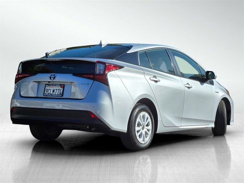 Used 2022 Toyota Prius LE image 4
