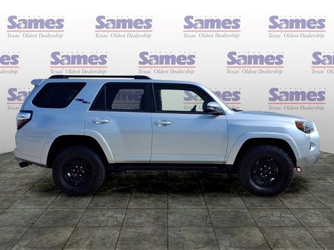 Used 2024 Toyota 4Runner TRD Off-Road Premium AWD/4WD image 8