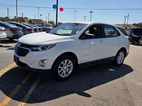 Used 2019 Chevrolet Equinox LS FWD image 3