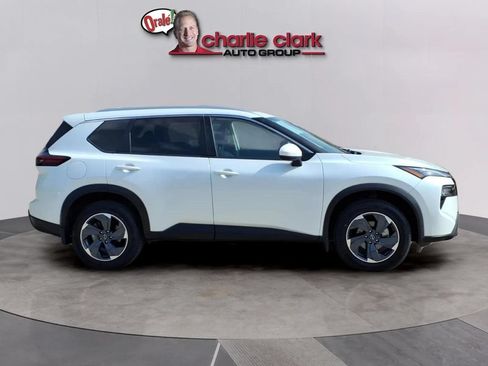 Used 2024 Nissan Rogue SV w/ SV Premium Package FWD image 6