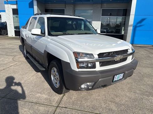 Used 2003 Chevrolet Avalanche 4x4 w/ Suspension Package, Off-Road image 2