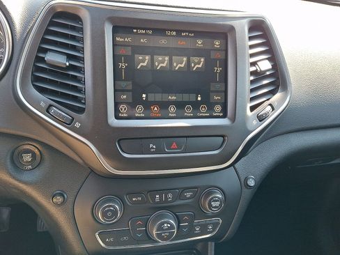 Used 2019 Jeep Cherokee Trailhawk image 15