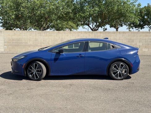 Used 2024 Toyota Prius XLE FWD image 8