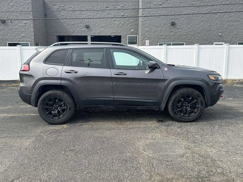Used 2019 Jeep Cherokee Trailhawk w/ Cold Weather Group AWD/4WD image 2