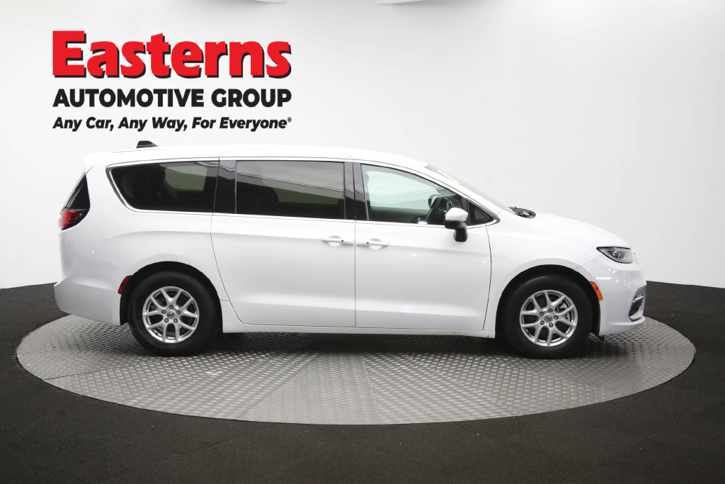 Used 2023 Chrysler Pacifica Touring-L FWD image 49