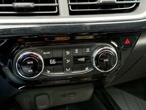 Used 2024 Chevrolet Trax ACTIV w/ Sunroof Package image 23