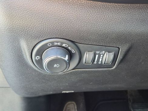 Used 2023 Jeep Compass Limited w/ Sun and Sound Group AWD/4WD image 15