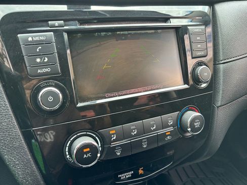 Used 2018 Nissan Rogue S AWD/4WD image 10