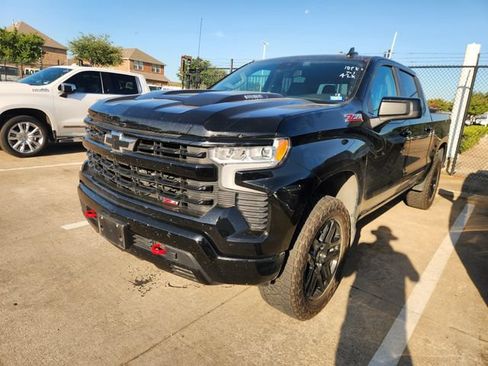 Used 2025 Chevrolet Silverado 1500 LT Trail Boss w/ Convenience Package II AWD/4WD image 3