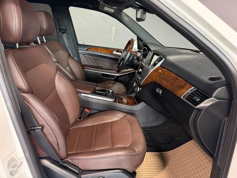 Used 2014 Mercedes-Benz GL 450 4MATIC image 23