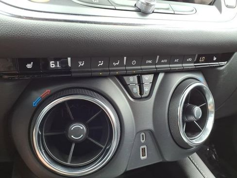 Used 2025 Chevrolet Blazer LT FWD image 23