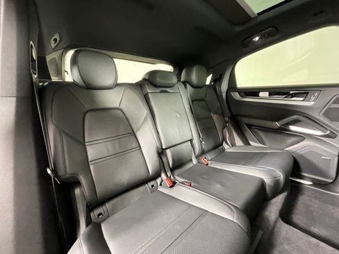 Used 2024 Porsche Cayenne Coupe image 22