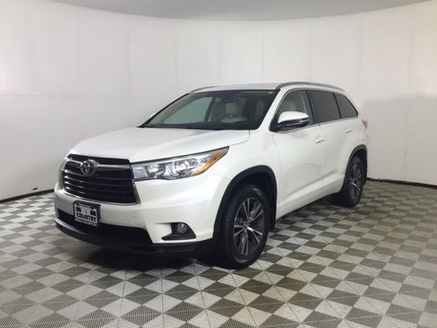 Used 2016 Toyota Highlander XLE image 3
