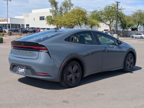 Used 2025 Toyota Prius LE FWD image 5