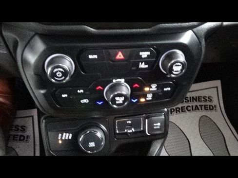 Certified 2023 Jeep Renegade Limited image 28