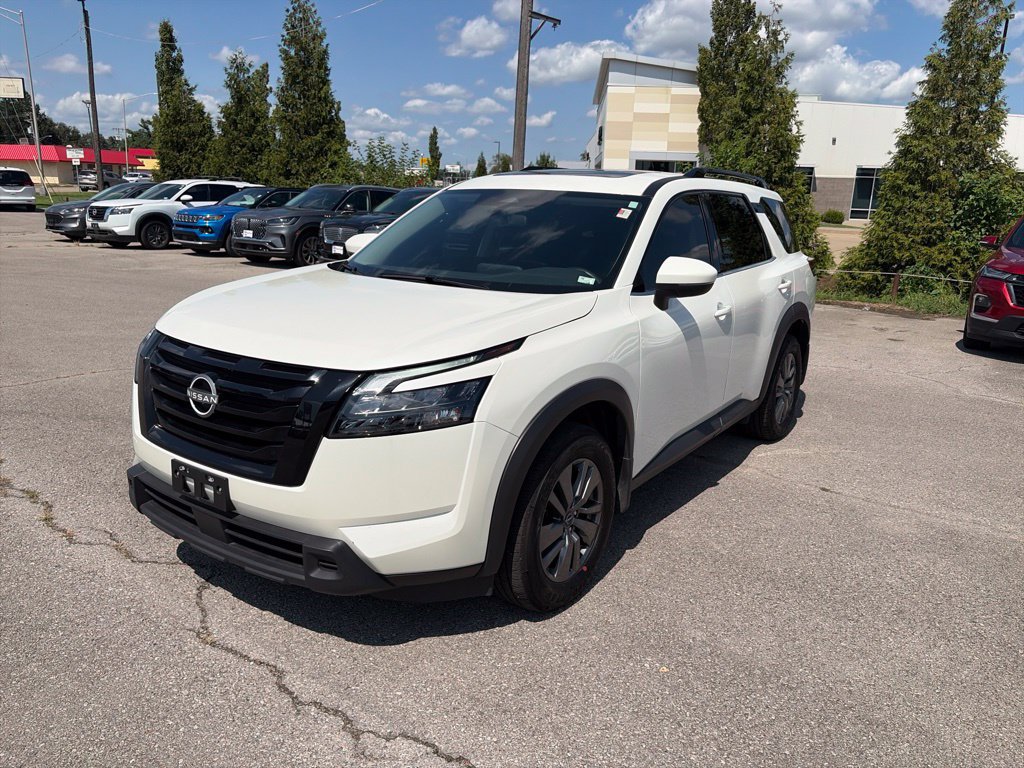 Used 2024 Nissan Pathfinder SV w/ SV Premium Package AWD/4WD image 2