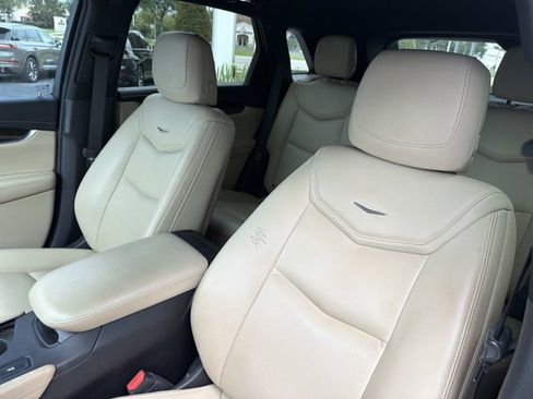 Used 2017 Cadillac XT5 FWD image 12