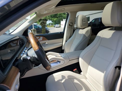 Used 2022 Mercedes-Benz GLS 450 4MATIC image 5