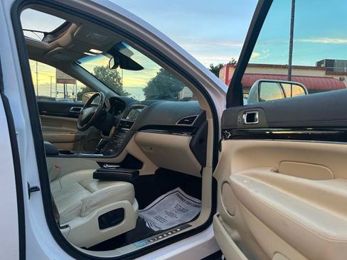 Used 2018 Lincoln MKT AWD w/ Technology Package image 27