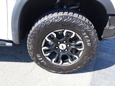Used 2022 Chevrolet Silverado 1500 ZR2 w/ Technology Package AWD/4WD image 37