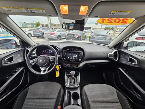 Used 2021 Kia Soul S FWD image 12