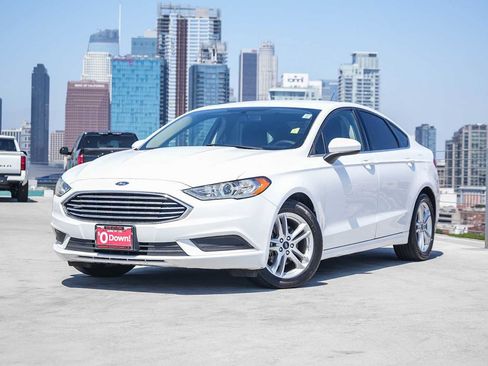 Used 2018 Ford Fusion SE w/ Fusion SE Technology Package FWD image 1